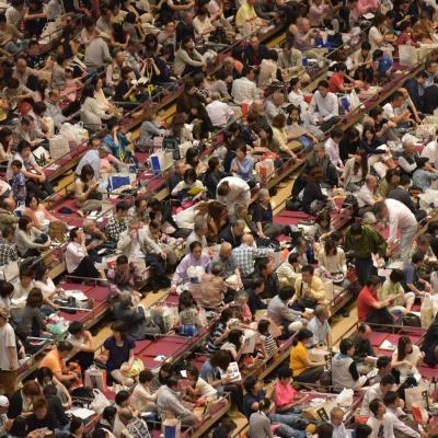Japão: Plateia no estádio de SumôDe Sumo