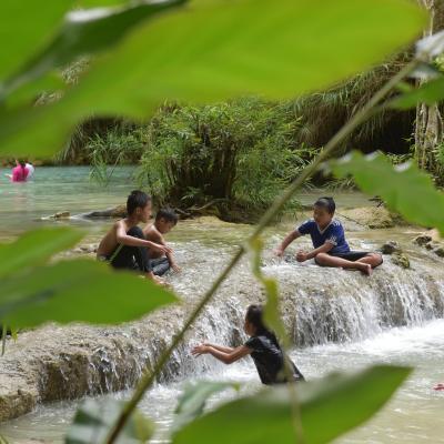Laos: Crianças em Luang Prabang