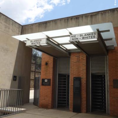 África do Sul: Entrada do Aparthied Museum, Johannesburg
