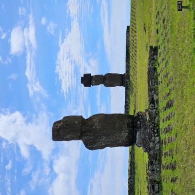 Ilha de Páscoa - Diferentes tipos de Moais em Tahai